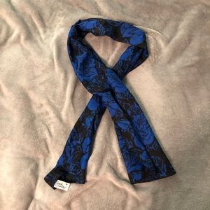 Black and Blue Floral Rose Scarf